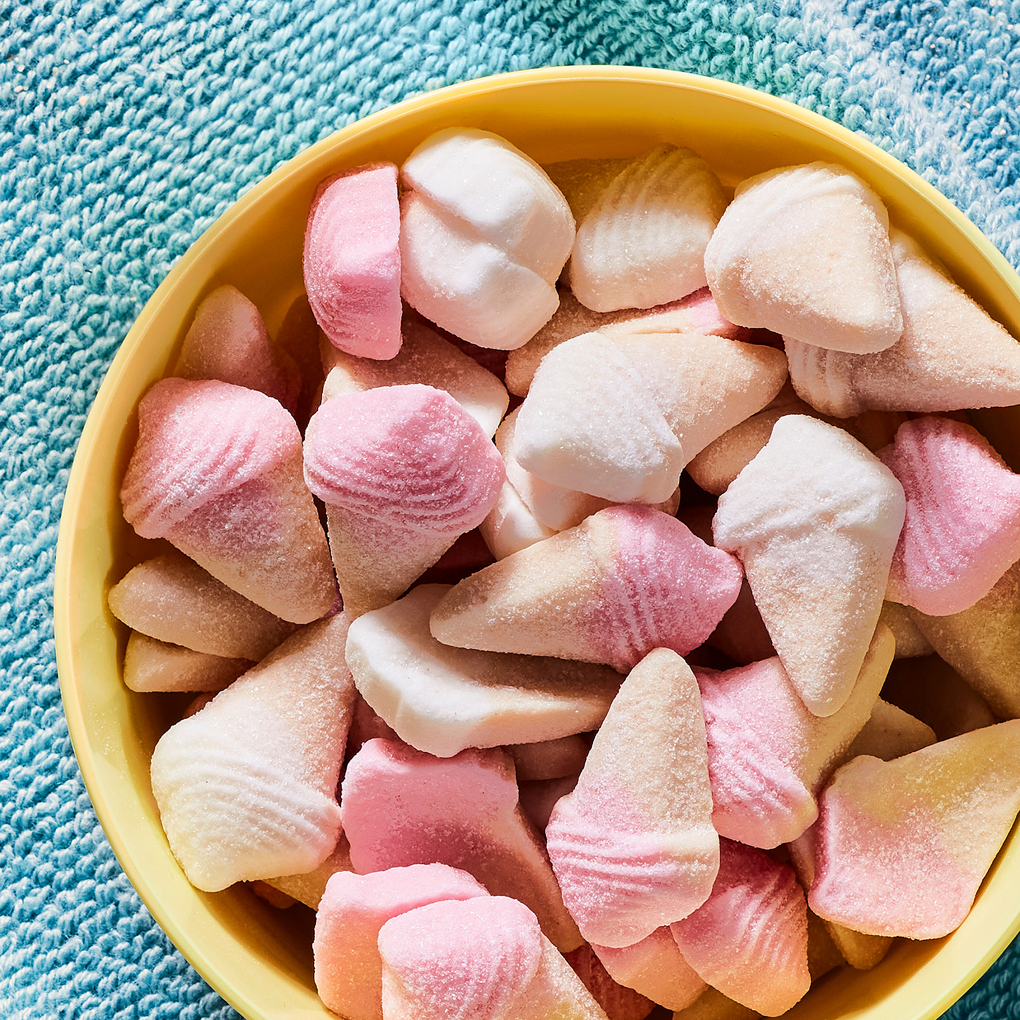 LÖRDAGSGODIS foam candy with strawberry or vanilla flavour 80 g IKEA Eesti