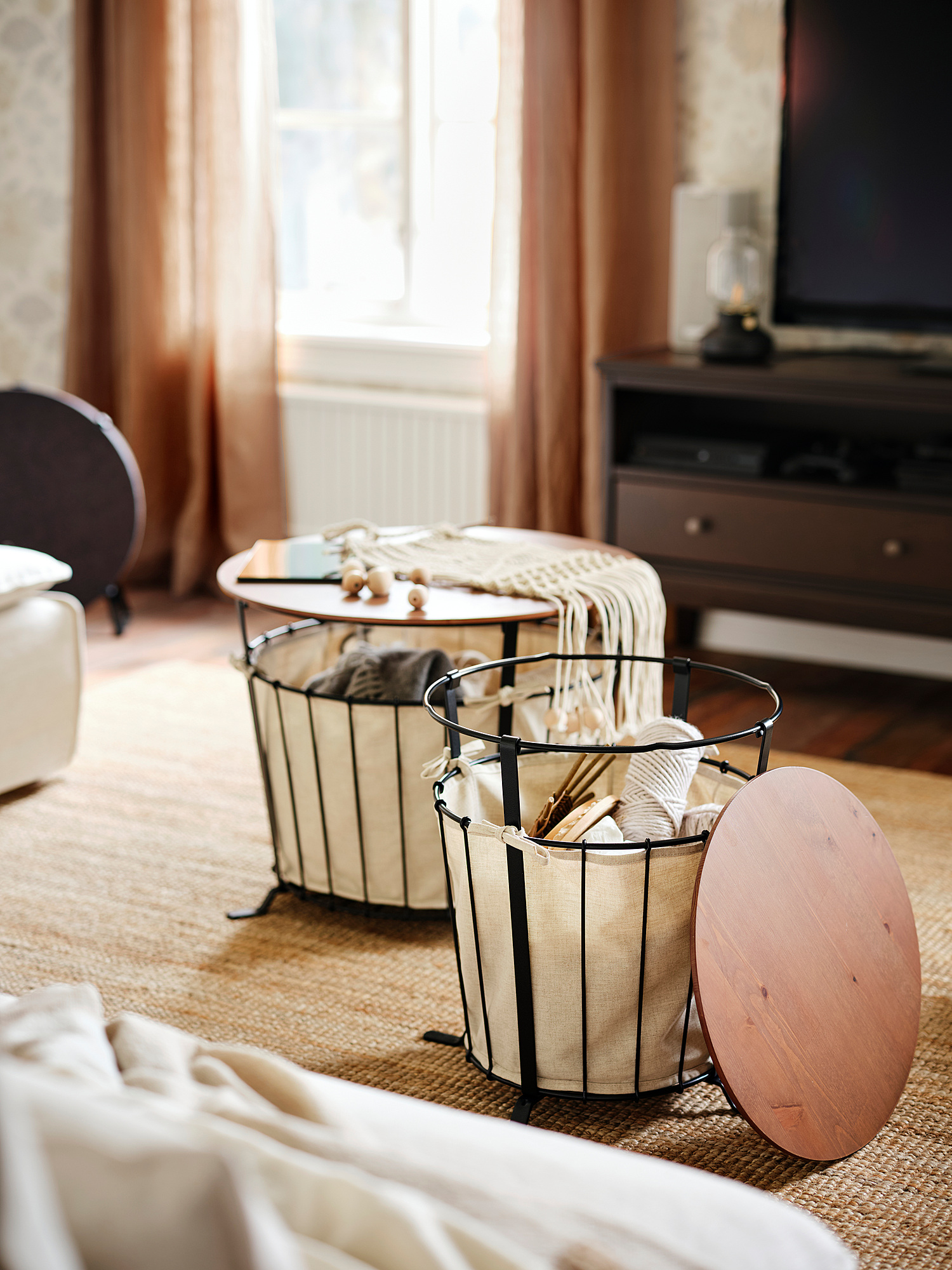 Onlayn yosh qizlar bilan porno videolarni tomosha qiling Vibrator bilan jinsiy aloqa haqida video, kuchli orgazm bilan sizni silkitib, yiglab yuboradi.