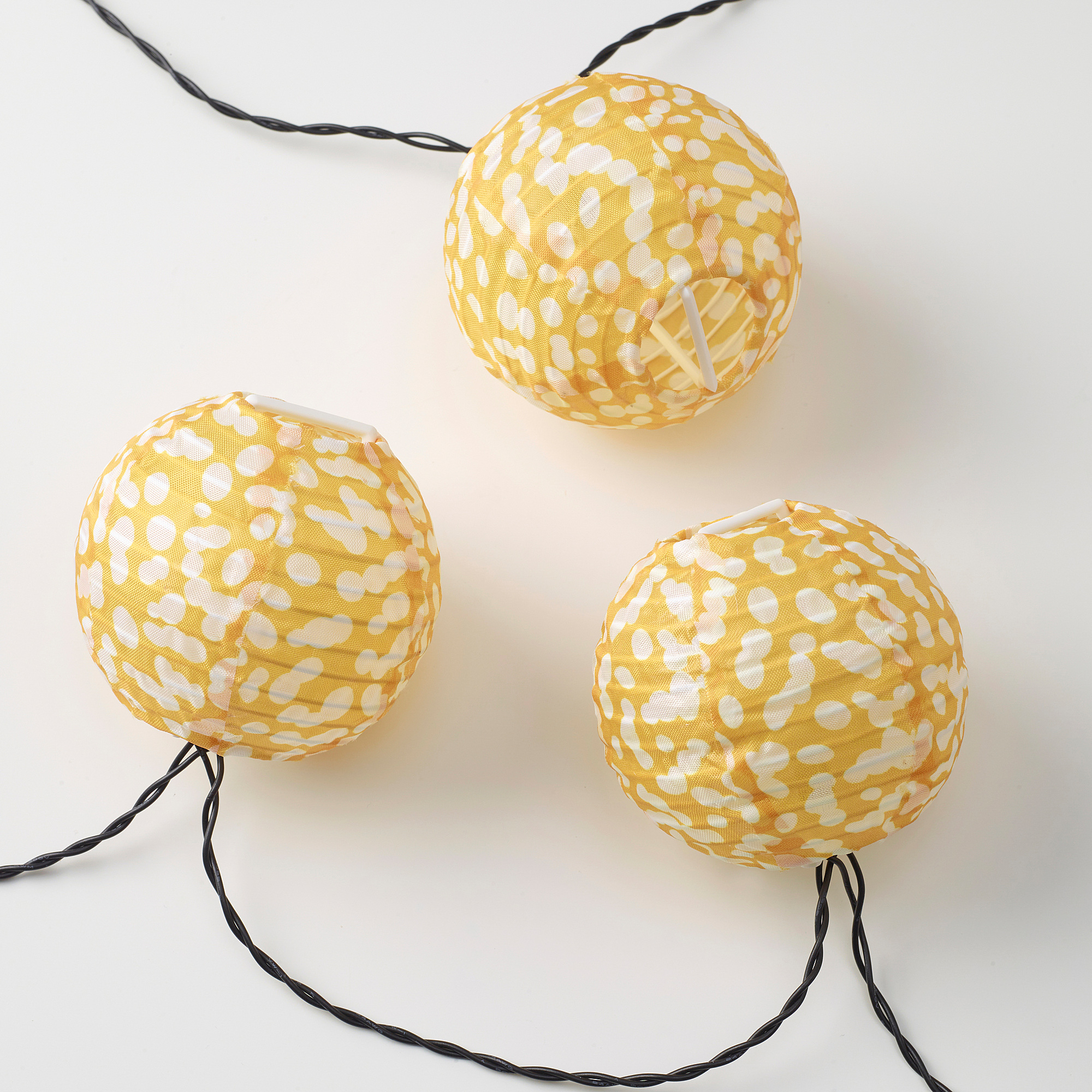 SOMMARLÅNKE LED lighting chain with 12 lights dots yellow/battery