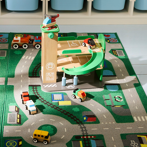 LILLABO, garāža ar mašīnu un helikopteri