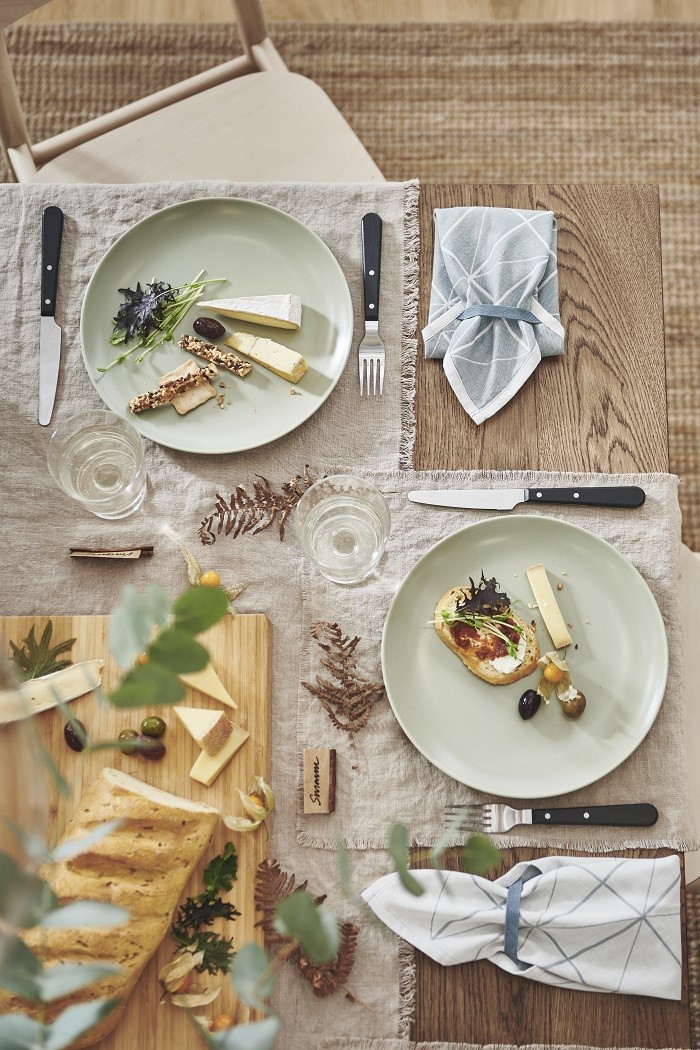 Basic but beautiful table setting ideas image 1