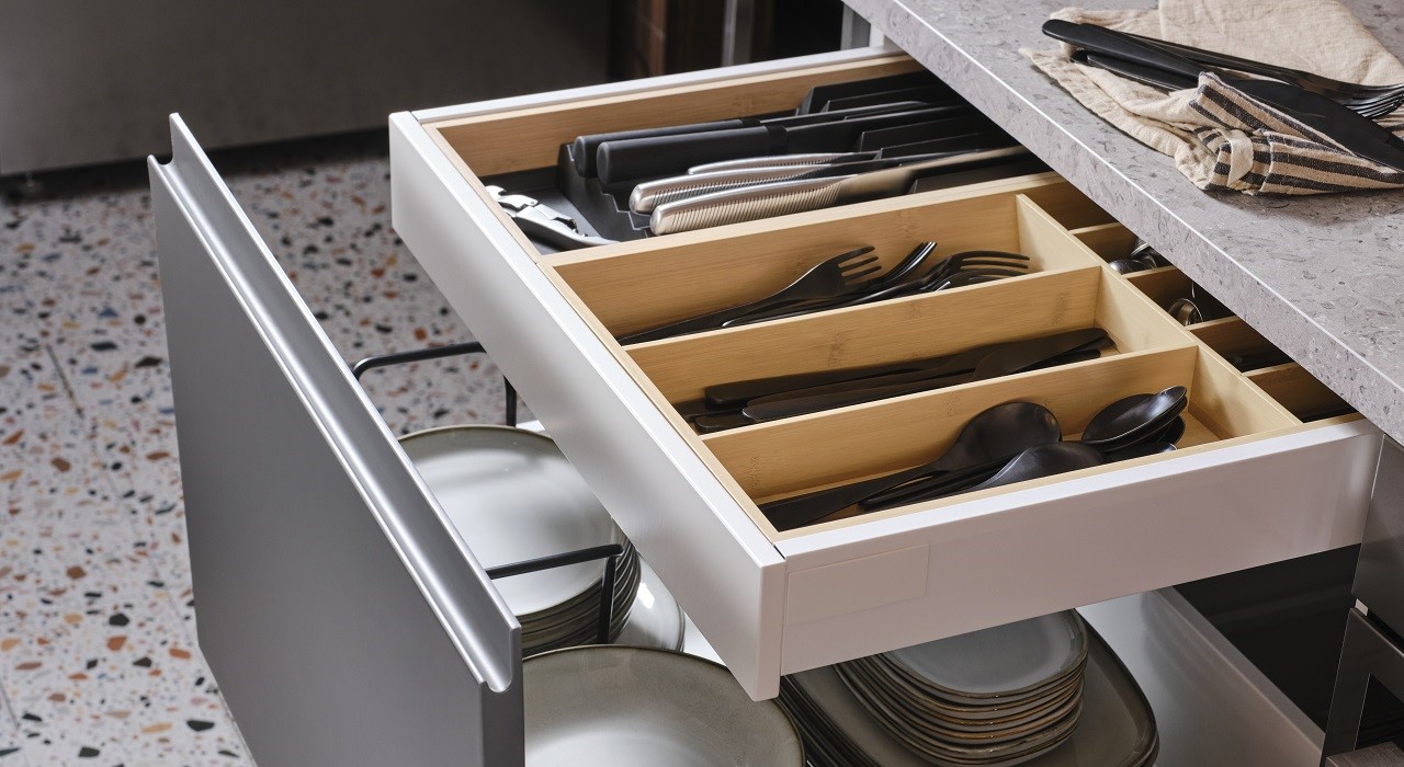 How to organise kitchen cabinets and drawers image 1