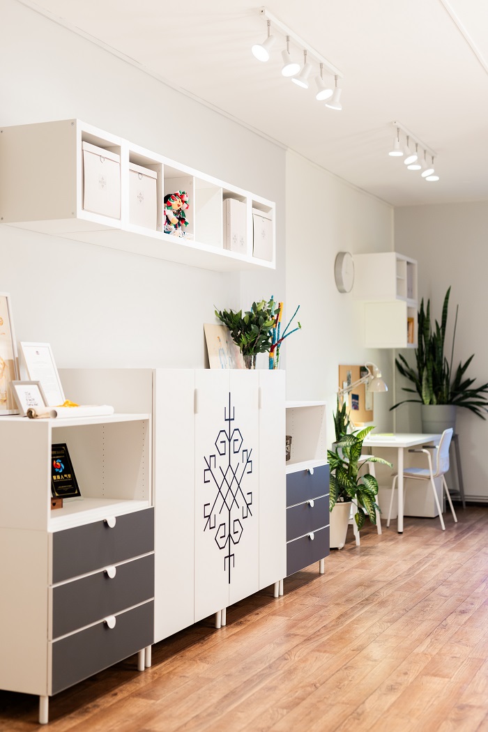 Home idea with IKEA: a walk-in and a workspace image 1