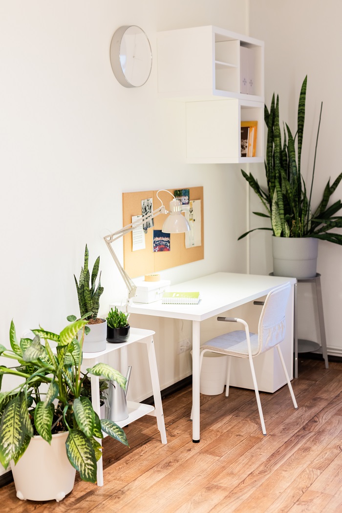 Home idea with IKEA: a walk-in and a workspace image 1