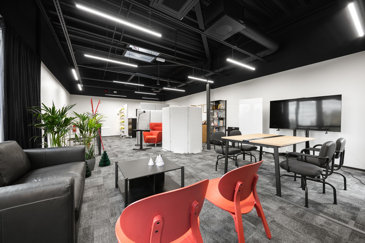 Home idea with IKEA: transformation of the client waiting area and office space image 1