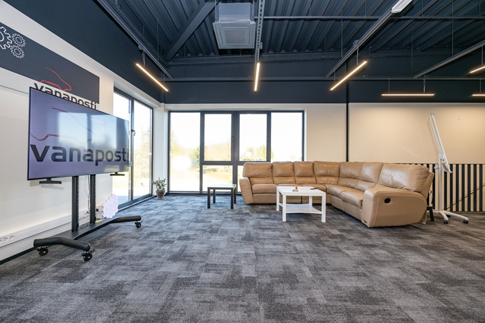 Home idea with IKEA: transformation of the client waiting area and office space image 1