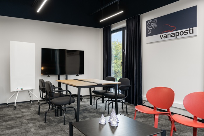 Home idea with IKEA: transformation of the client waiting area and office space image 1