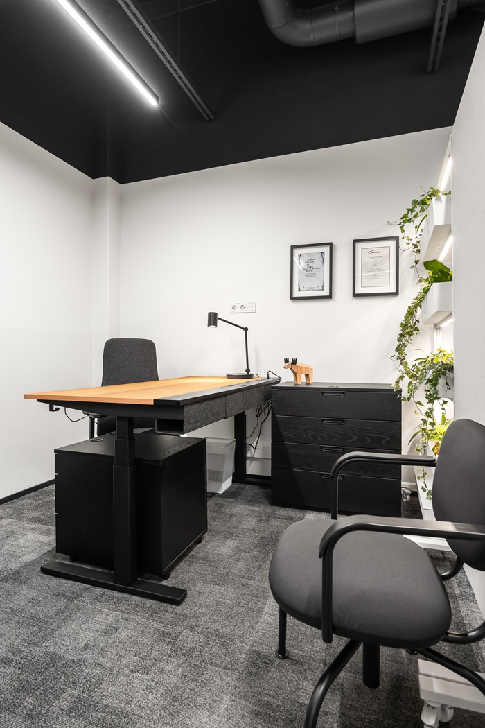 Home idea with IKEA: transformation of the client waiting area and office space image 1