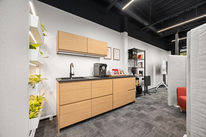 Home idea with IKEA: transformation of the client waiting area and office space image 1