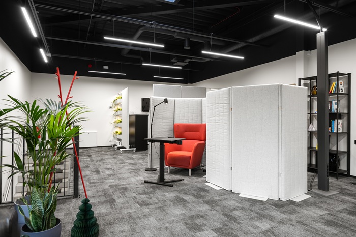 Home idea with IKEA: transformation of the client waiting area and office space image 1