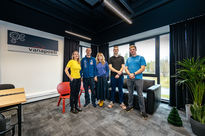 Home idea with IKEA: transformation of the client waiting area and office space image 1