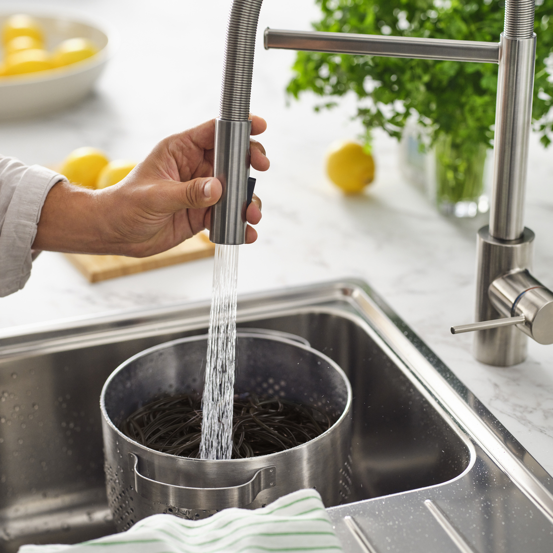 Смесители, мойки и аксессуары image 1