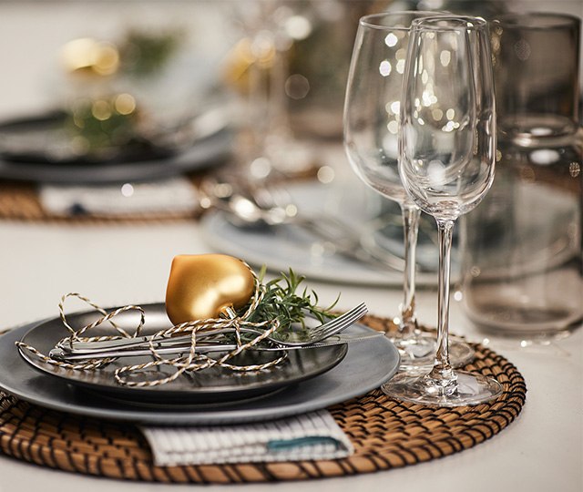 3 ways to set a stylish winter table image 1