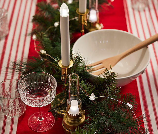 3 ways to set a stylish winter table image 1