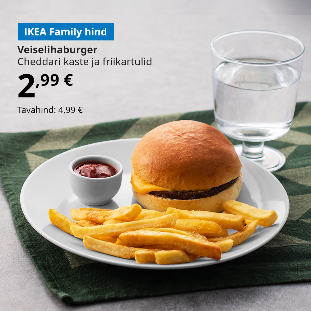 Valgel taldrikul veiselihaburger friikartulite ja ketšupikausikesega, kõrval veeklaas. Sinises kastis on valge tekst: Veiselihaburger, Cheddari kaste ja friikartulid. 2,99 eurot. Tavahind 4.99.