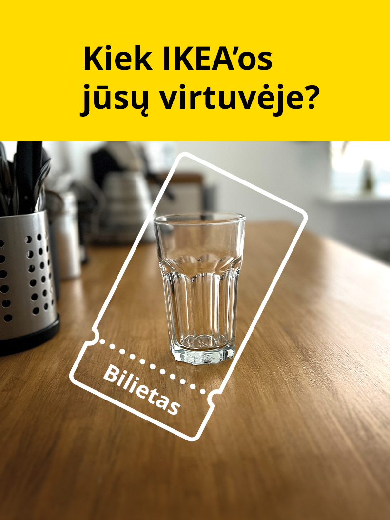 Reklaminis paveikslėlis su IKEA stikline ant virtuvės stalviršio ir klausimu „Kiek IKEA’os jūsų virtuvėje?“ geltoname fone.